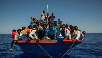 حفتر يأمر بمنع السفن الأجنبية من دخول المياه الليبية