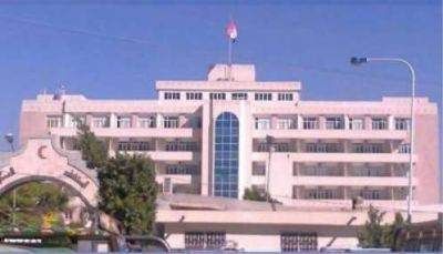 أطباء في"مستشفى العسكري" بصنعاء يهددون بالتوقف عن العمل بسبب تدخل الميليشيات