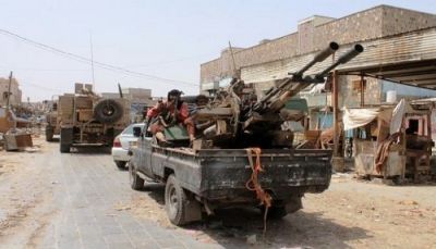 أبين: مقتل جنديين وستة من عناصر القاعدة في تفجير انتحاري بمعسكر للجيش