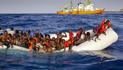 إنقاذ نحو 700 مهاجر في البحر المتوسط وانتشال 23 جثة