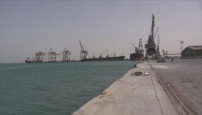 تهديدات حوثية بضرب الملاحة البحرية واستهداف السفن في البحر الأحمر 