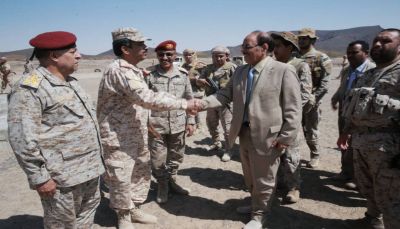 نائب الرئيس يزور معسكرات التدريب والاستقبال بمحافظة مأرب