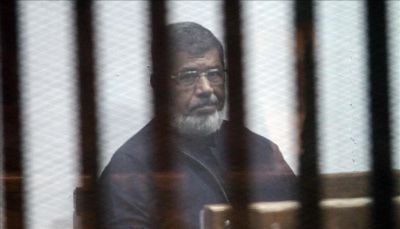 مرسي في جلسة محاكمته: أنا حاضر كالغائب ولم أر دفاعي منذ أشهر