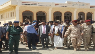 قوات مدعومة إماراتياً تمنع وزير النقل ومحافظ شبوة من وضع حجر الأساس لميناء قناء