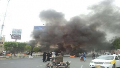 احتجاجاً على انعدام الغاز المنزلي.. مظاهرة غاضبة ضد الحوثيين وسط صنعاء