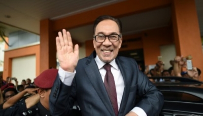 إطلاق سراح زعيم المعارضة السابق في ماليزيا انور إبراهيم