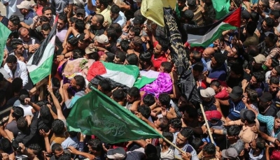 آلاف الفلسطينيين يشيعون المسعفة رزان النجار