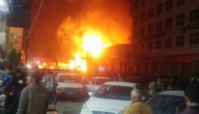حريق هائل يلتهم محطة وقود بـ"صنعاء" بالقرب من منزل علي عبدالله صالح (صورة)