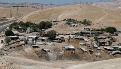 الاحتلال الإسرائيلي يطلب من سكان قرية خان الاحمر هدم بيوتهم بأيديهم