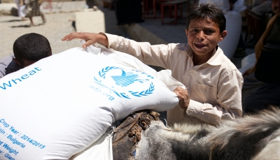 منظمات محلية: اليمنيون يواجهون المجاعة والفساد يلتهم الغذاء من أطباقهم (بيان)