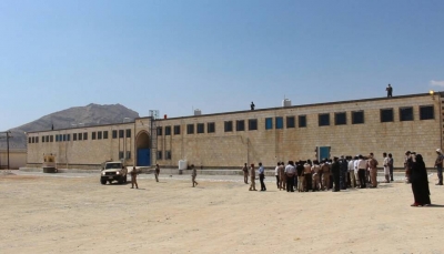 السجن المركزي بالمكلا يتسلم قرار الافراج عن خمسة معتقلين من قبل المحكمة