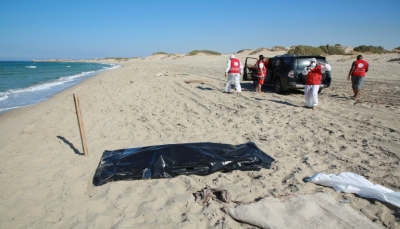 انتشال 62 جثة لمهاجرين غرق مركبهم قبالة السواحل الليبية