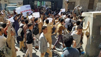 تعز: تظاهرة طلابية للمطالبة بإخلاء مدرسة باكثير من قوات الجيش