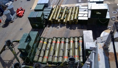 مسؤول حكومي: شحنة أسلحة إيرانية جديدة وصلت للحوثيين عبر ميناء الحديدة