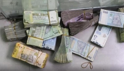 خبير اقتصادي: إستقرار الدولار في مناطق سيطرة ميلشيات الحوثي "شكْلي"