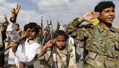 مليشيا الحوثي تجبر مدراء المدارس على تجنيد الطلاب دون علم أهلهم