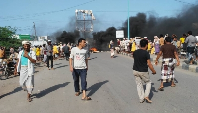 تعز: صيادو المخا يتظاهرون تنديداً بإجراءات بحرية التحالف العربي