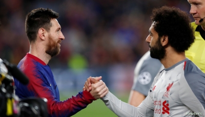 ميسي يمتدح محمد صلاح: أحب طريقة لعبه