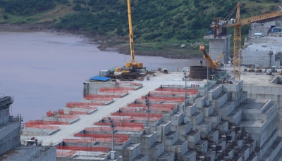 بينما ما يزال ملف سد النهضة عالقاً مع مصر.. إثيوبيا تعلن بناء سد جديد بطول 2.5 كيلومتر