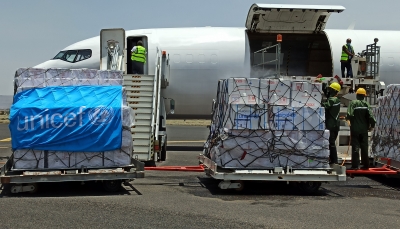 وصول طائرة أممية تحمل أكثر من 20 طناً من اللقاحات إلى مطار صنعاء