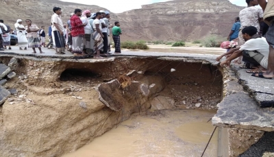 حضرموت: انقطاع الطريق الدولي الصحراوي وتهدم بيوت جراء السيول