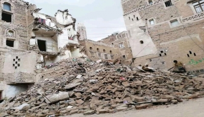 مسؤول حكومي يتهم الحوثيين بهدم منازل تراثية بصنعاء القديمة وتحويلها إلى متاجر 