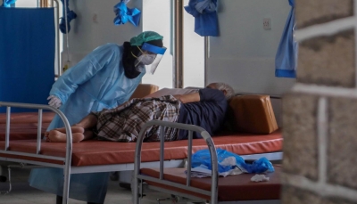 "أعلى حصيلة بالعالم".. تقرير دولي: وفاة نحو 100 من العاملين في الرعاية الصحية باليمن بفيروس كورونا  