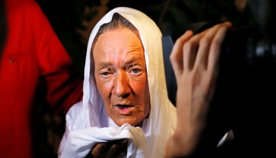 الرهينة الفرنسية "صوفي" التي اعتنقت الإسلام في مالي تكشف تفاصيل أسرها 