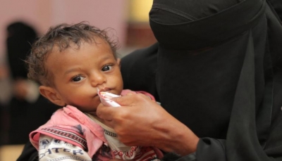 منظمة دولية تحُذّر من موجة جوع كبيرة أوساط أطفال اليمن جراء ارتفاع الأسعار وتراجع العملة