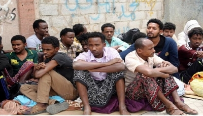 الحوثيون يعتقلون 400 لاجئ أفريقي ويطردونهم إلى مناطق الحكومة الشرعية
