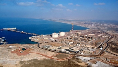 وزير النفط يبحث مع "توتال" إعادة تشغيل منشأة الغاز المسال في بلحاف