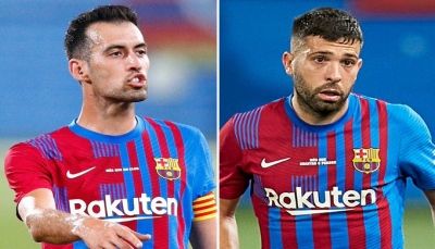 برشلونة يعلن تخفيض راتبي بوسكيتس وألبا