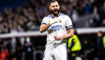 بنزيمة يواصل التألق ويقود ريال مدريد لتعزيز صدارة الدوري الإسباني