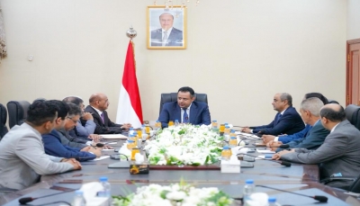 اجتماع للحكومة والبنك المركزي اليمني يناقش تحقيق الاستقرار الاقتصادي