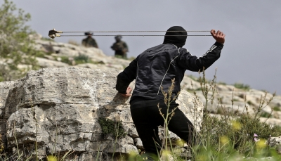 فيديو يرصد "خنق" طفل فلسطيني من قبل جندي من قوات الاحتلال الإسرائيلي