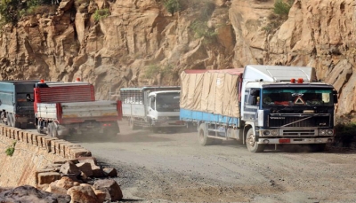 معوقات النقل في اليمن.. اقتصاديون يدعون الحكومة لنقل تفتيش السفن إلى الداخل