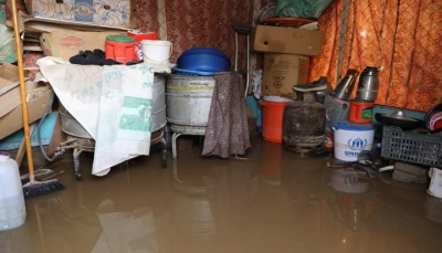 لجنة الطوارئ بمأرب تناقش التدخلات العاجلة لحماية النازحين من الفيضانات والسيول