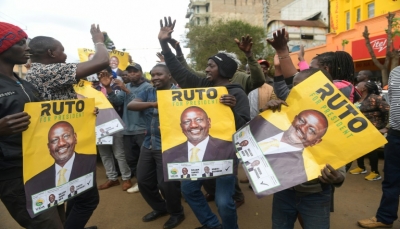 فوز "ويليام روتو " بالانتخابات الرئاسية.. كيف أصبح بائع دجاج رئيسا منتخبا لكينيا؟ 
