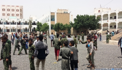 لا يُعرف مصيرها.. الحوثيون يتبادلون الاتهامات بشأن نهب إيرادات صندوق المعلم