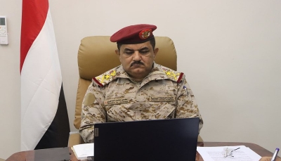 وزير الدفاع اليمني يحذر: أمن الملاحة البحرية سيكون مهددا أكثر مما هو عليه الآن