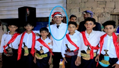 مليشيا الحوثي تُجبر مُعلم على توقيع تعهد بعدم تنظيم احتفالات وطنية في إب