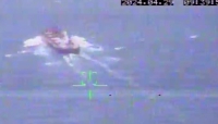 الحوثيون يوزعون مشاهد لاستهداف سفينة في البحر الأحمر وغارة تستهدف الحديدة